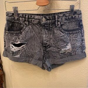 FOREVER 21 Women Gray Acid Wash Ripped Roll Up Jean Shorts Size 27